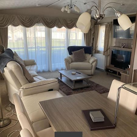 2 Bed, 2 Bath Lodge Style Caravan With Hot Tub & Private Garden At Patrington Haven Leisure Park المظهر الخارجي الصورة
