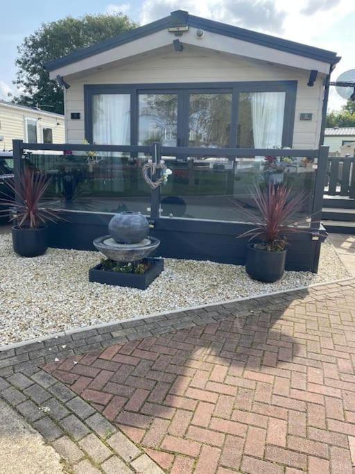 2 Bed, 2 Bath Lodge Style Caravan With Hot Tub & Private Garden At Patrington Haven Leisure Park المظهر الخارجي الصورة