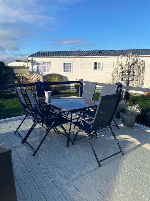 2 Bed, 2 Bath Lodge Style Caravan With Hot Tub & Private Garden At Patrington Haven Leisure Park المظهر الخارجي الصورة